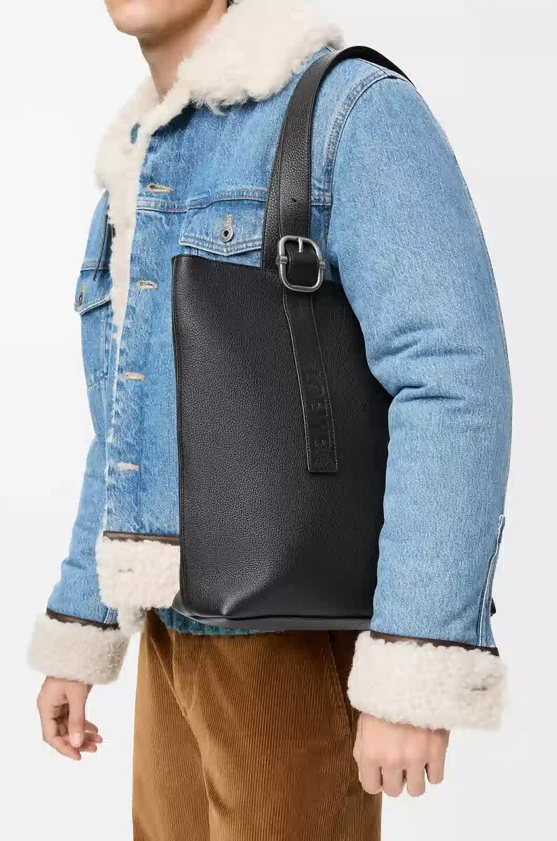 sac cabas zippé loop en cuir de veau souple grainé noir