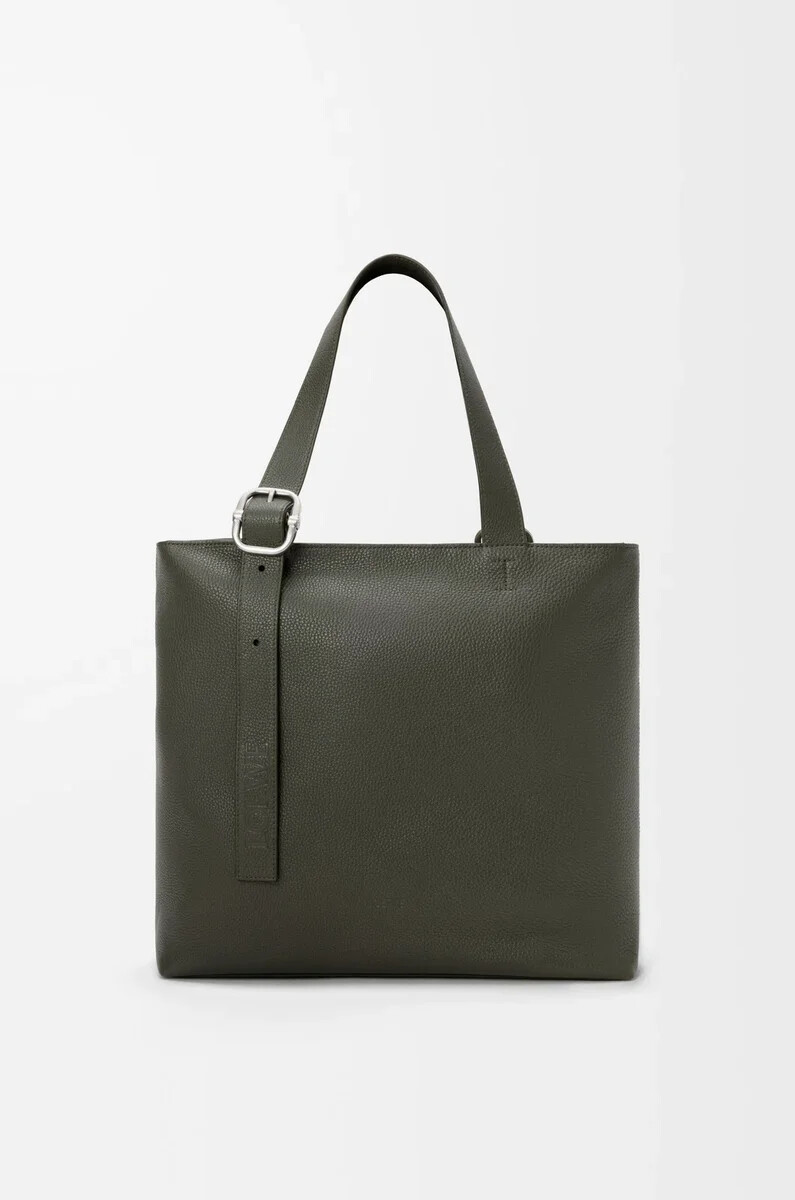 sac cabas zippé à boucle en cuir de veau souple grainé kaki foncé
