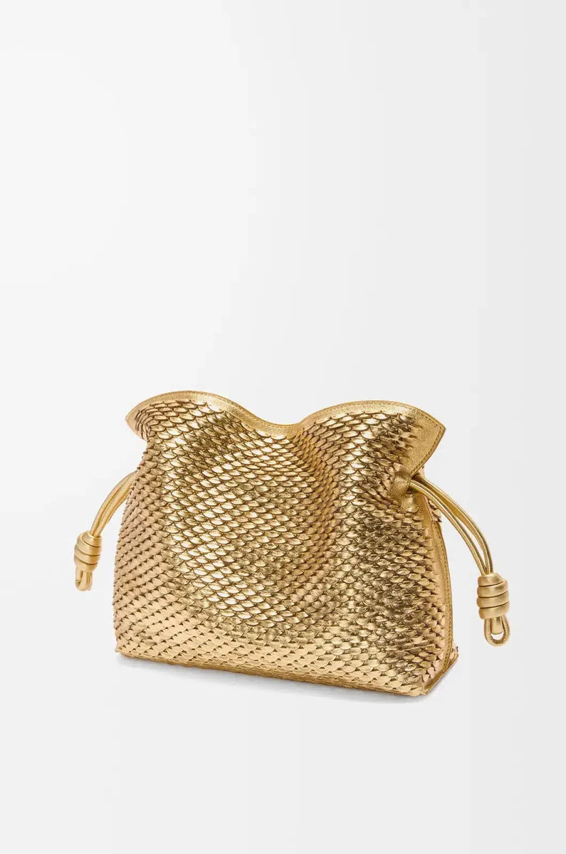 pochette flamenco moyenne en agneau laminé doré