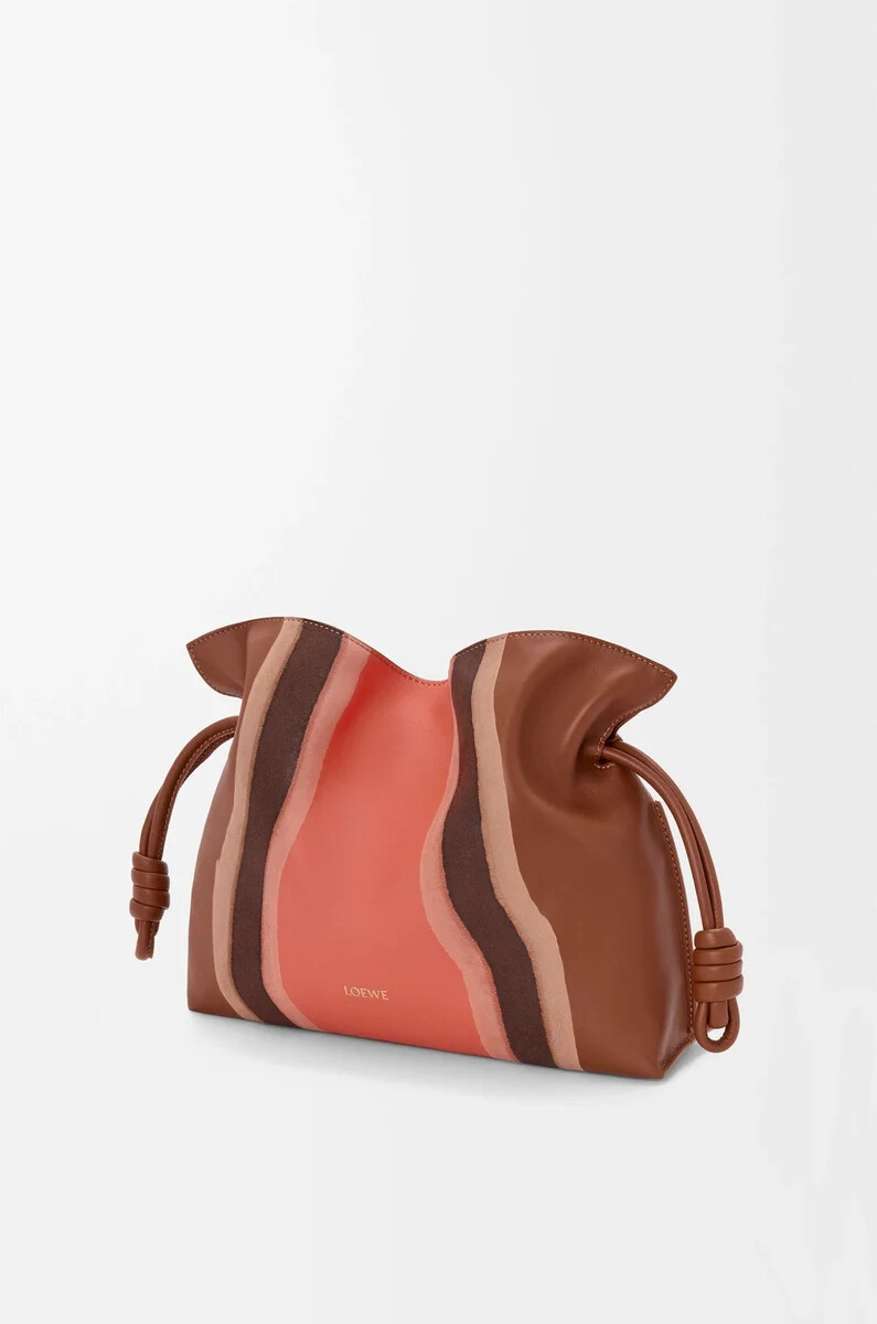 pochette flamenco moyenne paysage en cuir de veau nappa couleur pécanrose perroquet