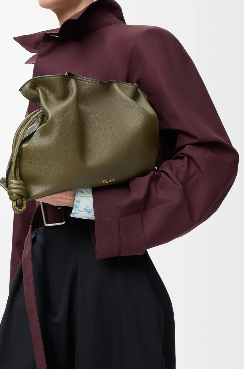 pochette flamenco moyenne en cuir de veau nappa kaki foncé