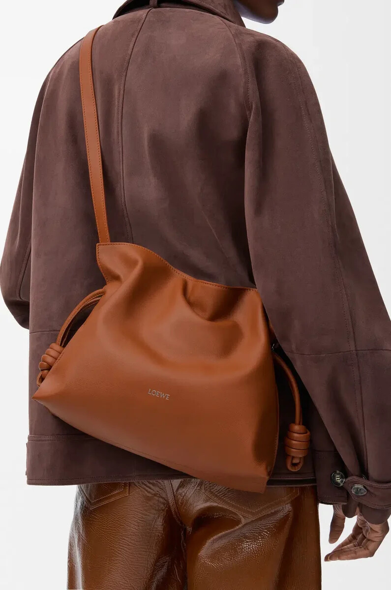 pochette flamenco moyenne en cuir de veau nappa écureuil