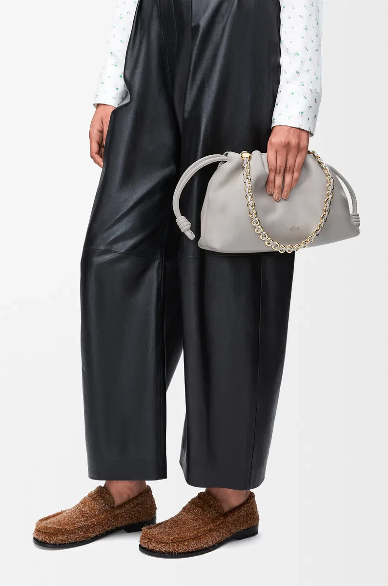 sac à main flamenco moyen en cuir dagneau nappa souple gris coquillage