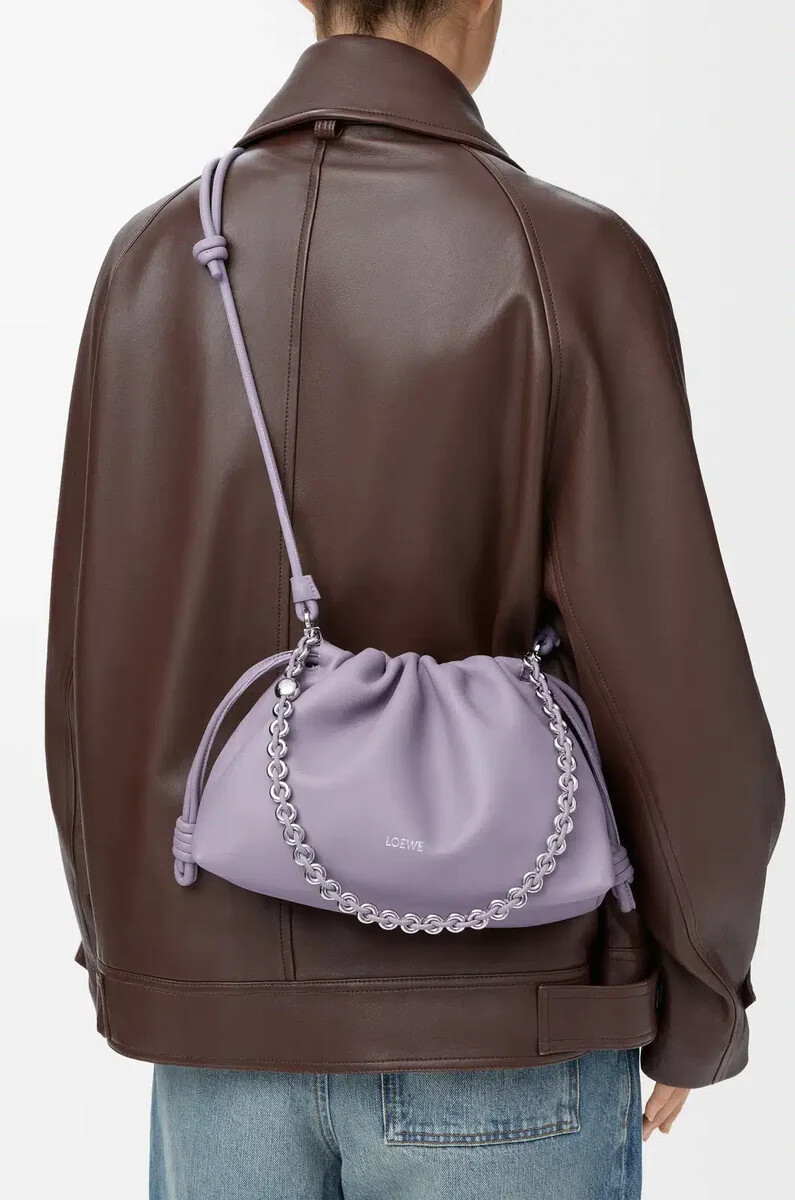 sac à main flamenco moyen en cuir dagneau nappa souple couleur mauve foncé