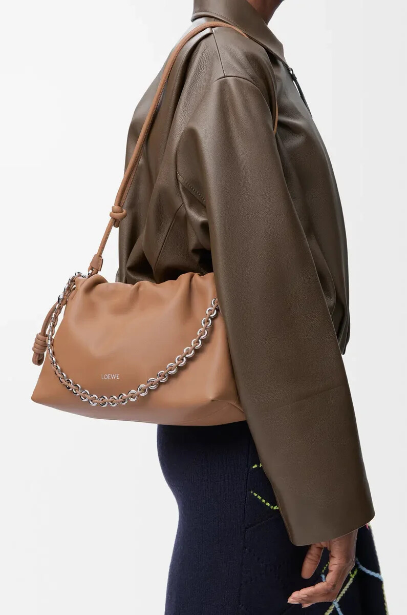 sac à main flamenco moyen en cuir dagneau nappa souple couleur moka