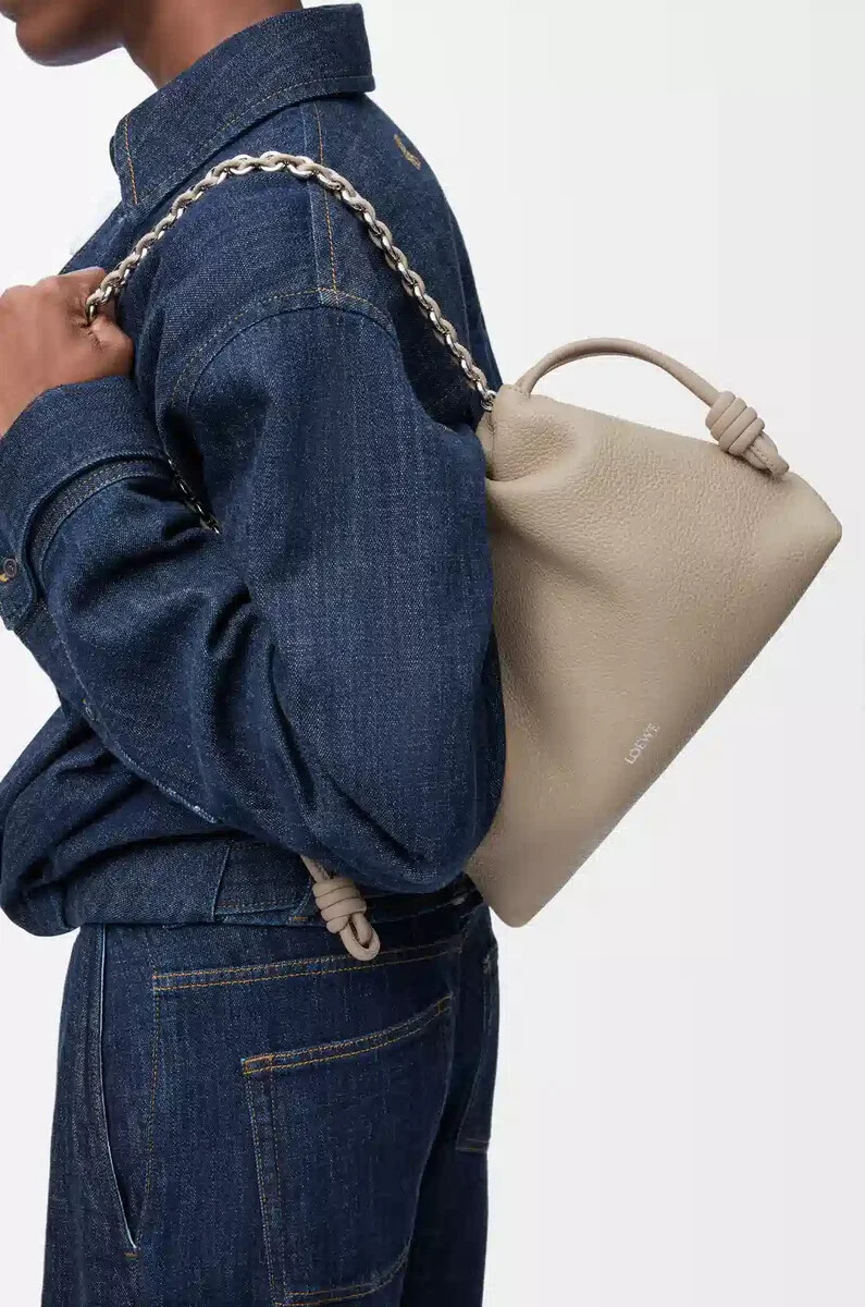 sac à main flamenco moyen en cuir de veau grainé fin couleur argile