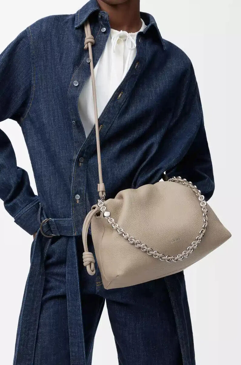 sac à main flamenco moyen en cuir de veau grainé fin couleur argile