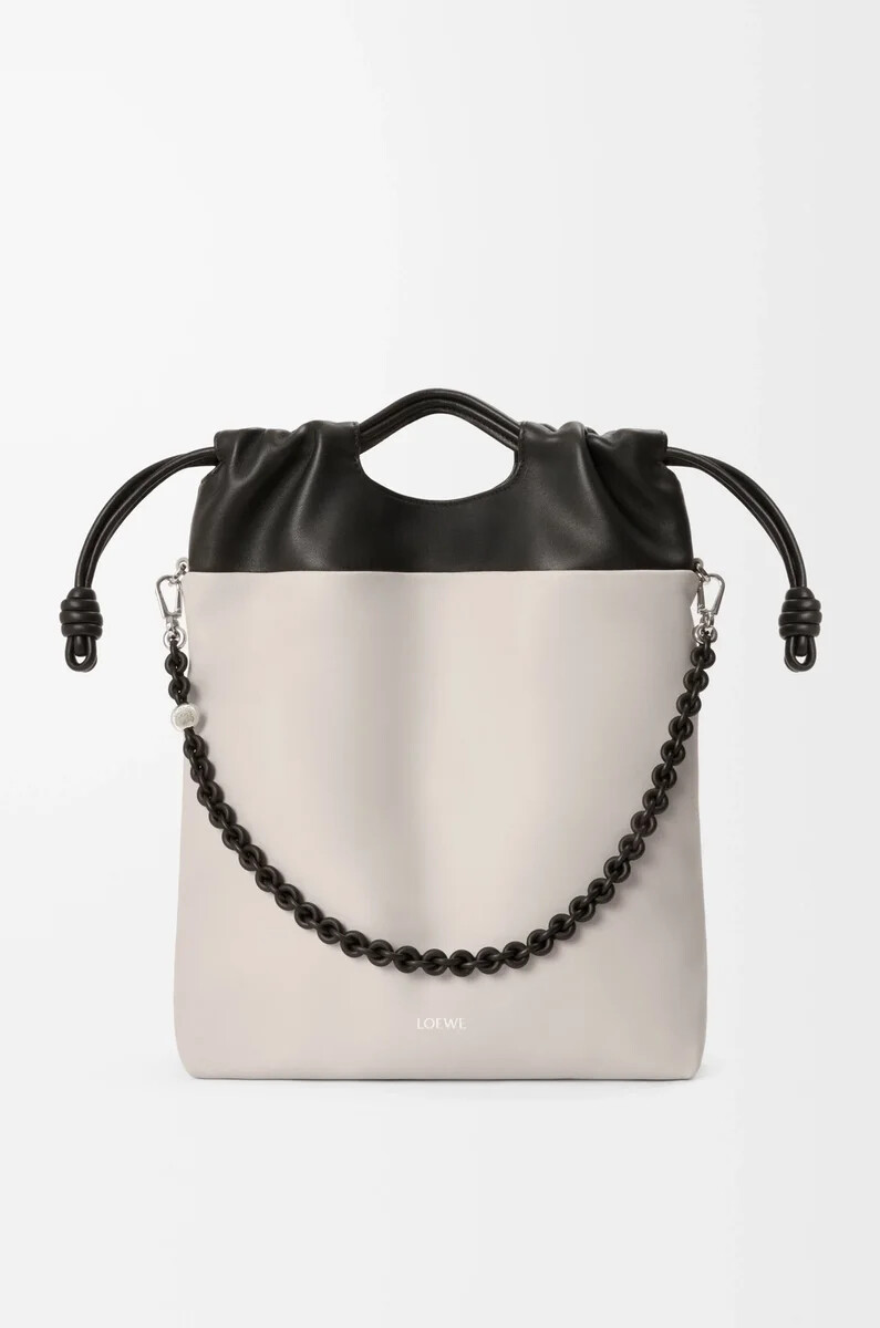 sac cabas flamenco en cuir dagneau nappa souple couleur light ghostblack
