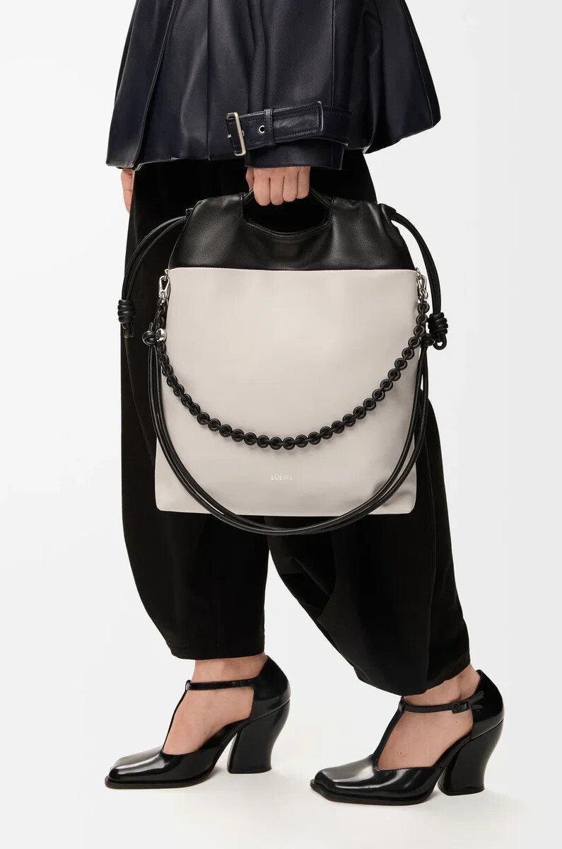 sac cabas flamenco en cuir dagneau nappa souple couleur light ghostblack