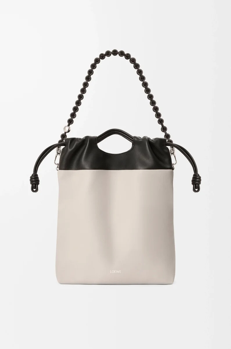 sac cabas flamenco en cuir dagneau nappa souple couleur light ghostblack