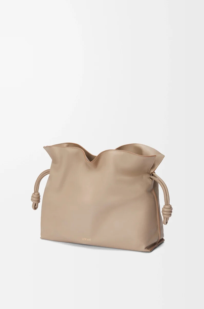 grande pochette flamenco en cuir de veau nappa couleur sable