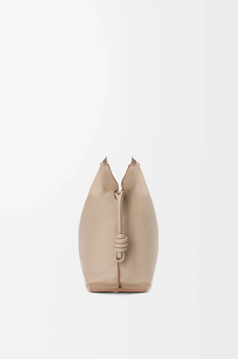 grande pochette flamenco en cuir de veau nappa couleur sable