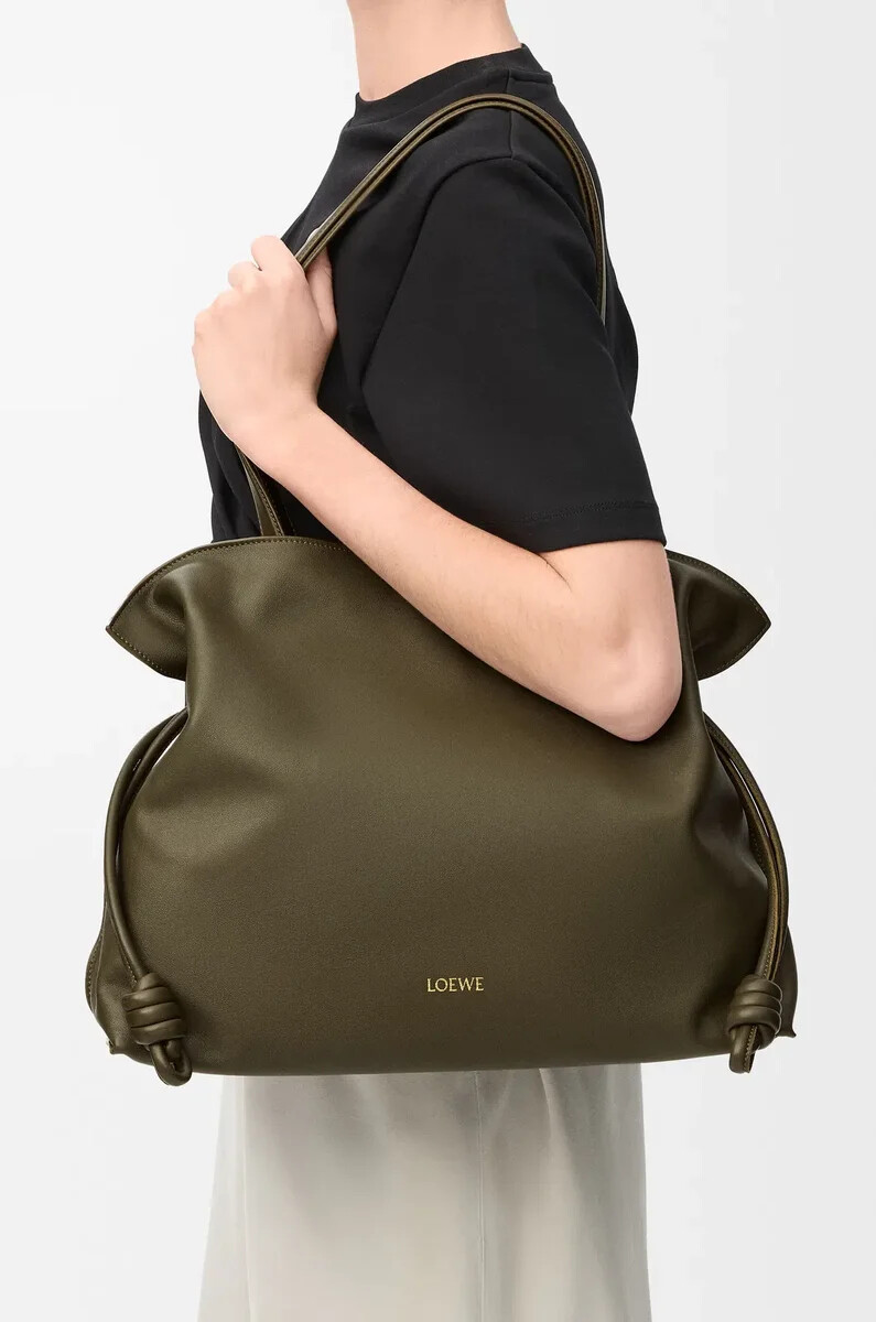 grande pochette flamenco en cuir de veau nappa kaki foncé