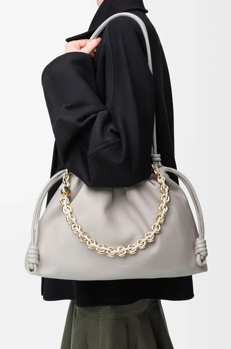 grand sac flamenco en cuir dagneau nappa souple gris coquillage