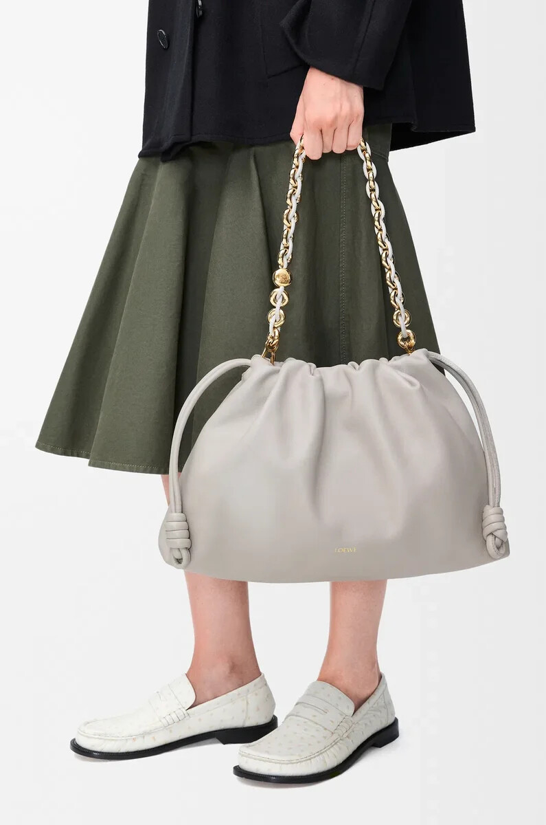 grand sac flamenco en cuir dagneau nappa souple gris coquillage