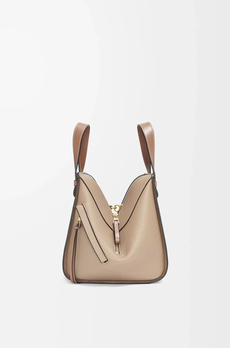 sac à hamac compact en cuir de veau grainé souple couleur sable