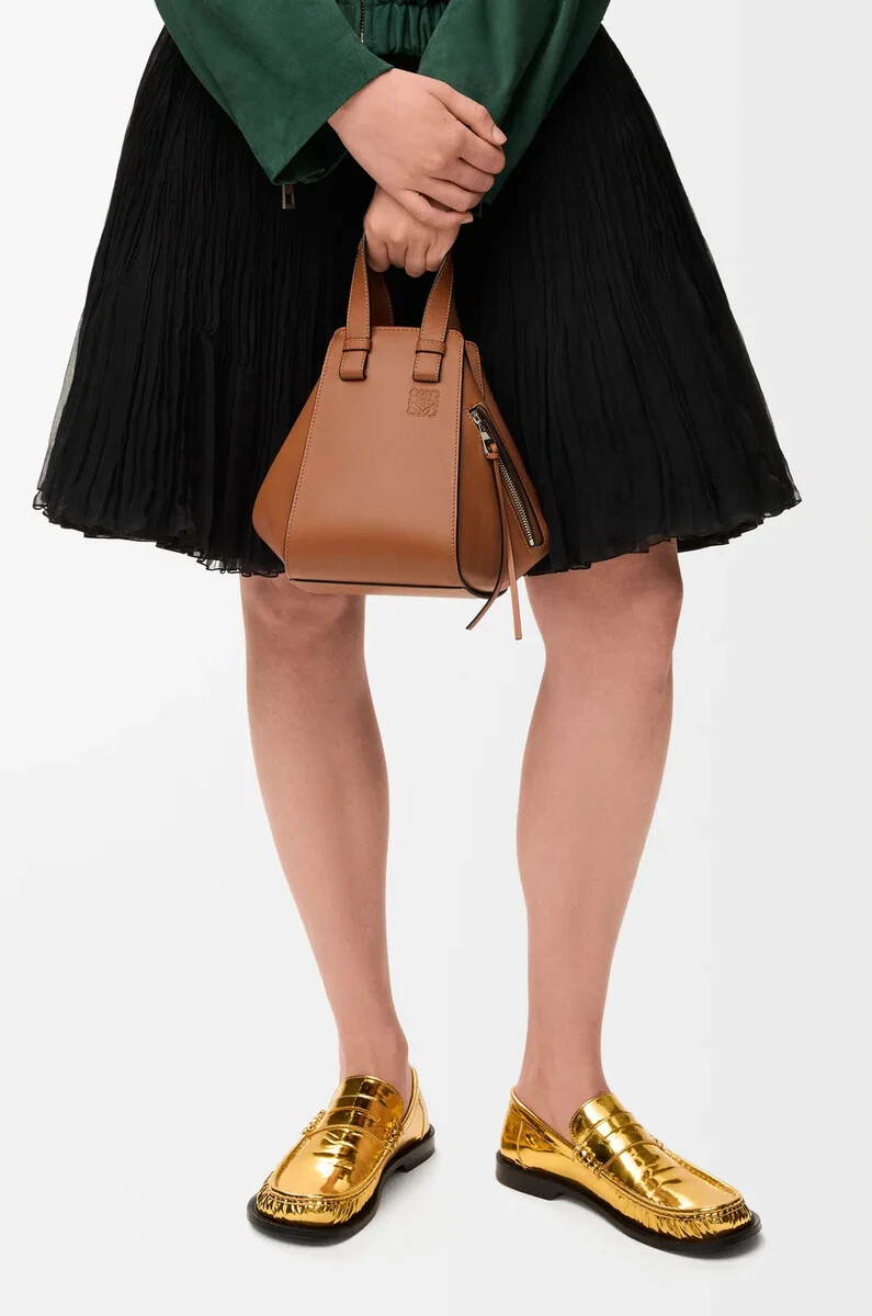 sac à hamac compact en cuir de veau classique couleur fauve