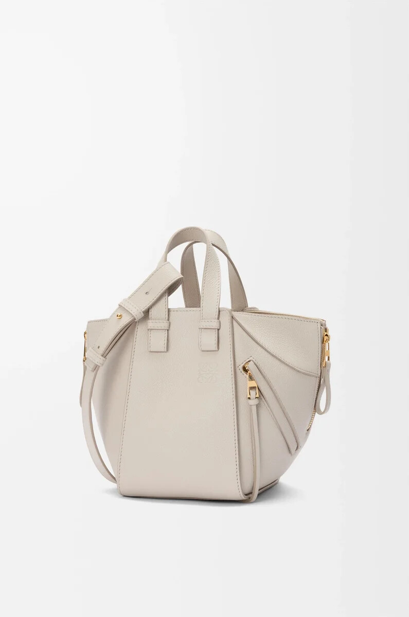 sac à hamac compact en cuir de veau grainé souple light ghost