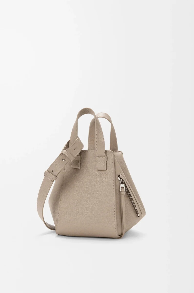 sac à hamac compact en cuir de veau souple grainé couleur argile