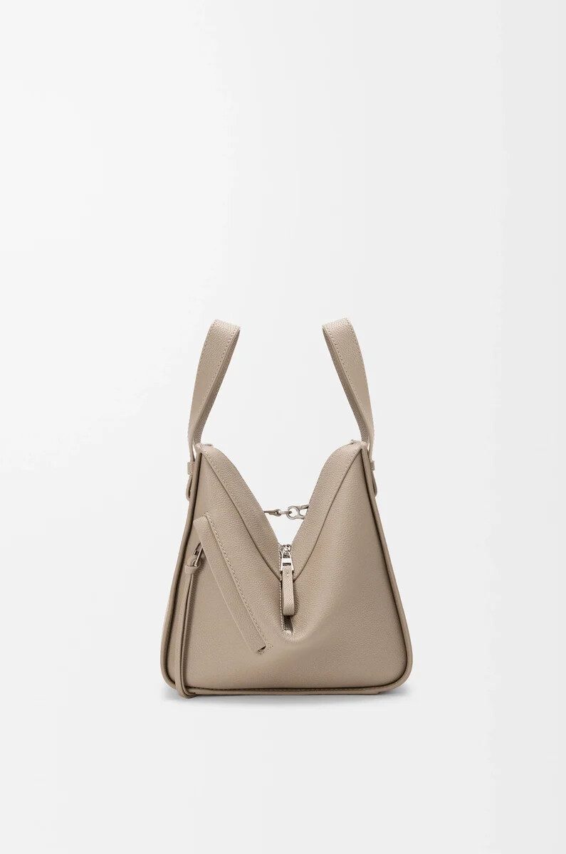 sac à hamac compact en cuir de veau souple grainé couleur argile