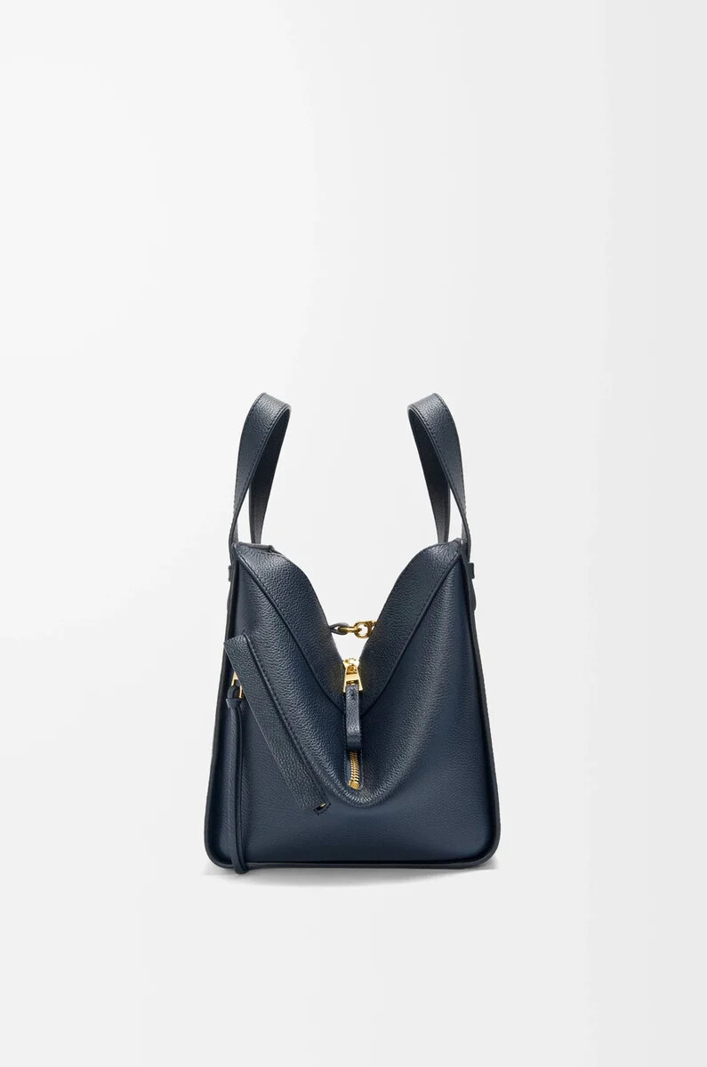 sac à hamac compact en cuir de veau grainé souple bleu marine profond