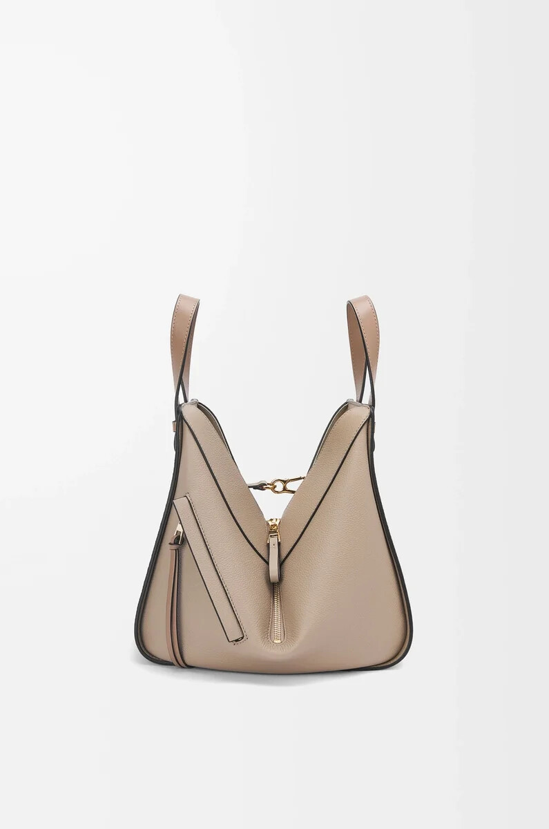 petit sac à hamac en cuir de veau souple grainé couleur sable
