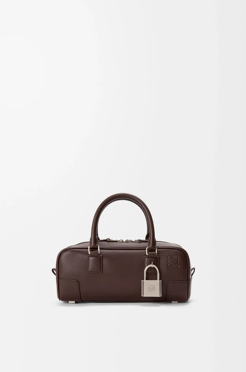 sac court amazona 23 en cuir de veau brillant couleur châtaigne foncée