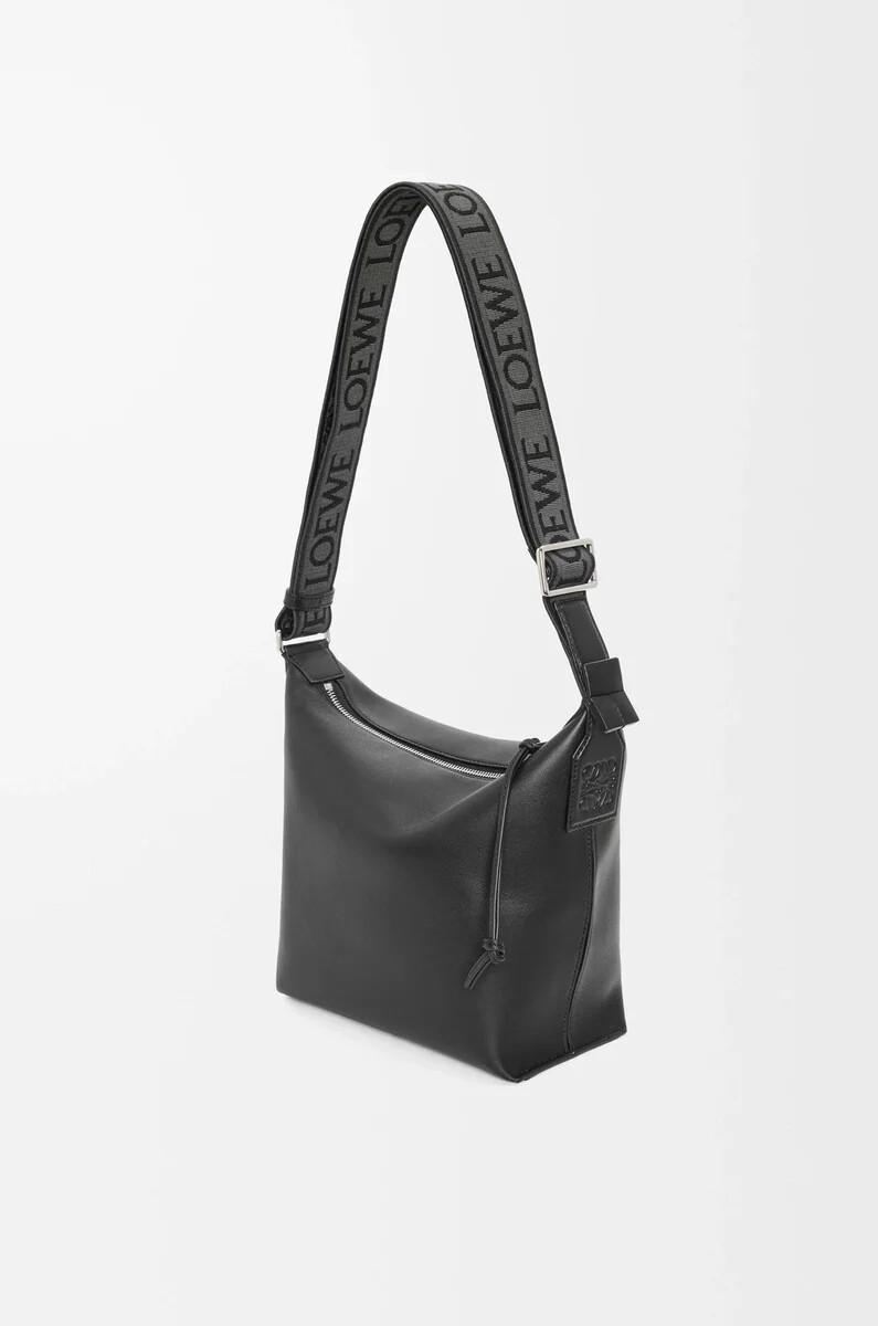 petit sac bandoulière cubi en cuir de veau souple et lisse et jacquard noir
