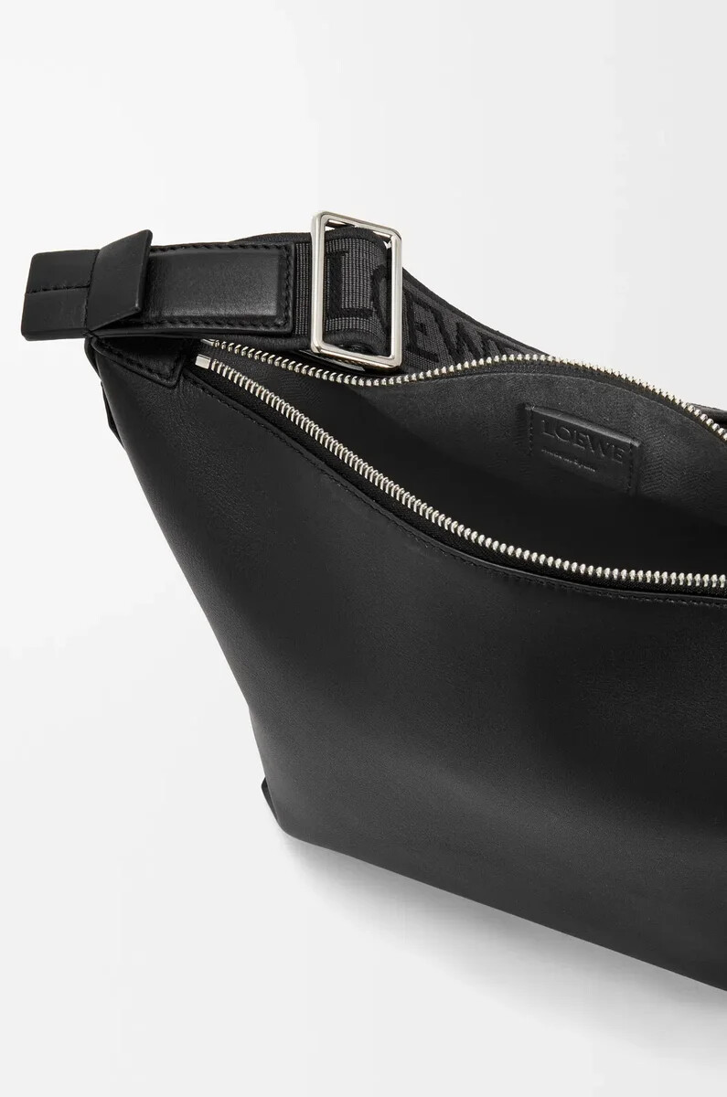 petit sac bandoulière cubi en cuir de veau souple et lisse et jacquard noir