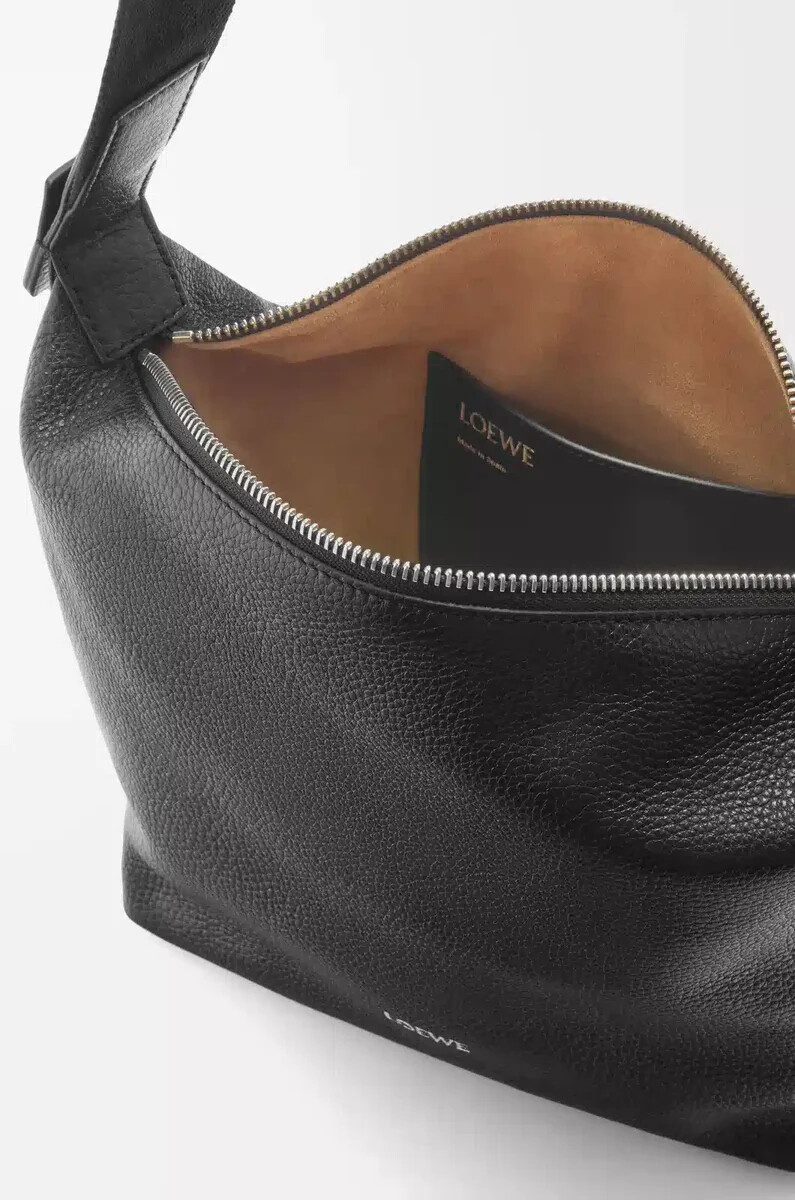 petit sac bandoulière cubi en cuir de veau grainé souple noir