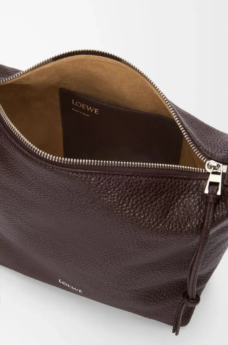 petit sac bandoulière cubi en cuir de veau souple grainé couleur bordeaux