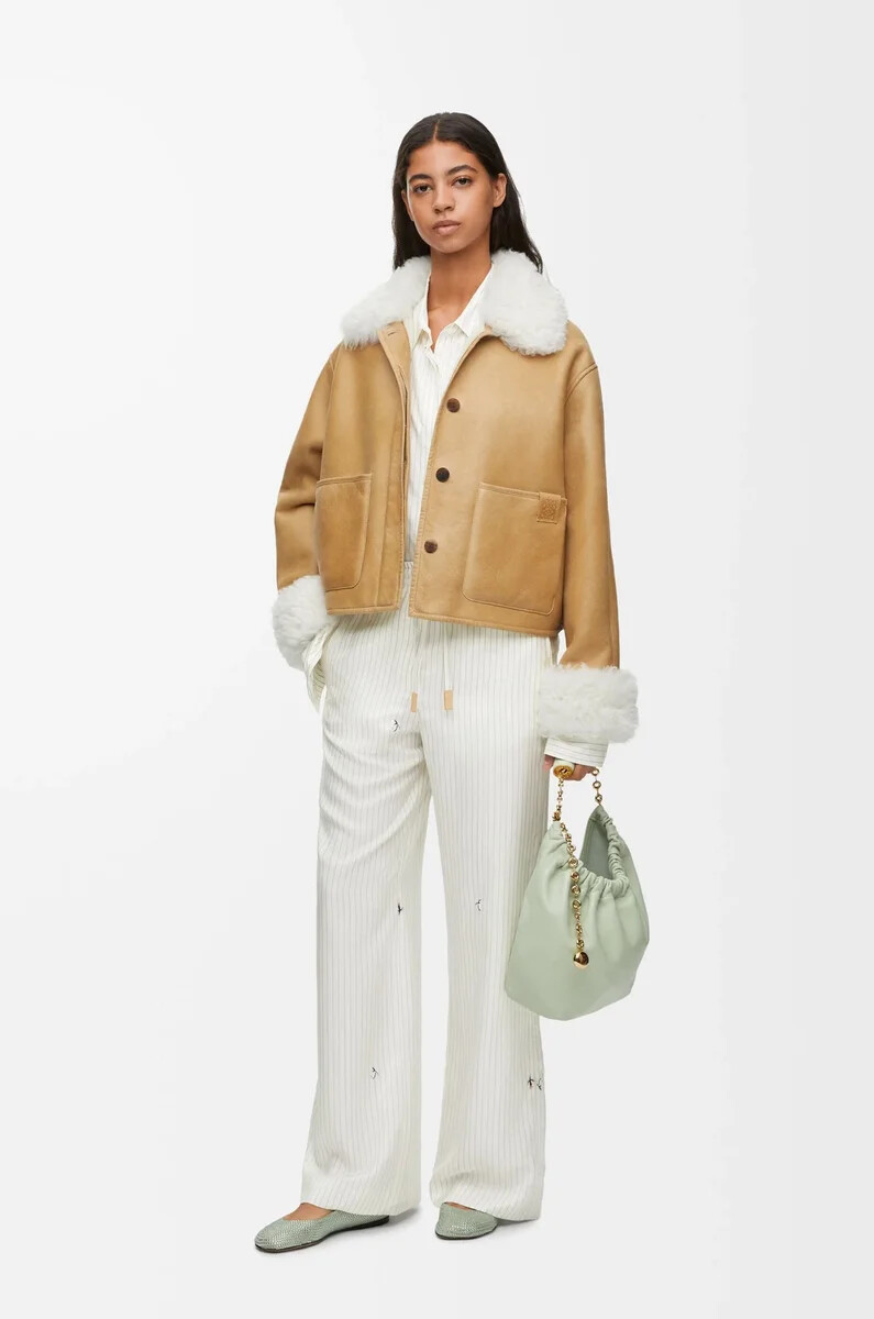 veste en peau lainée blanche et dorée