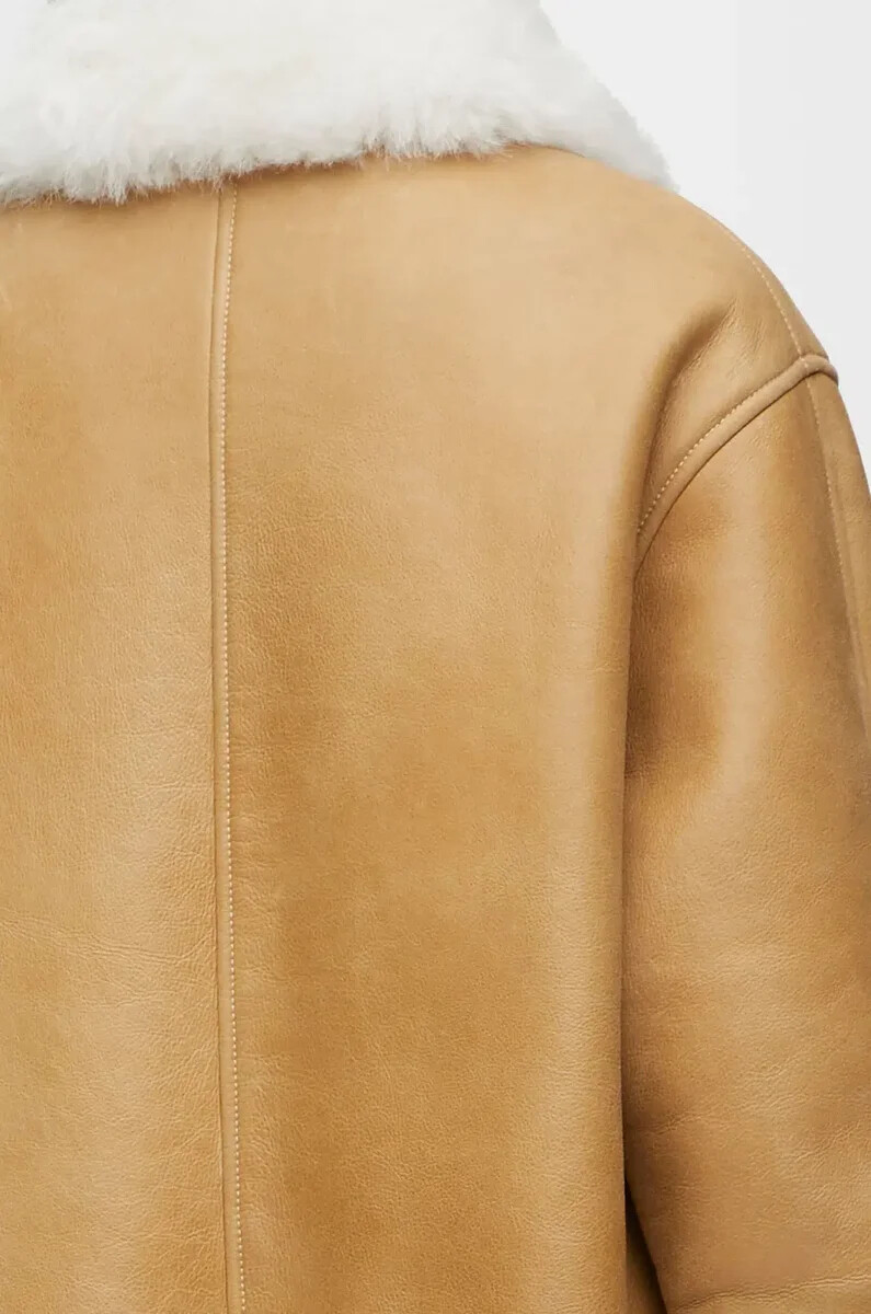 veste en peau lainée blanche et dorée