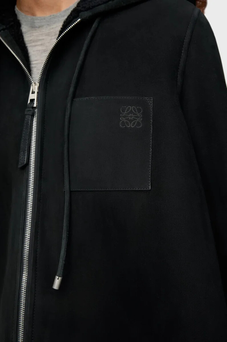 veste à capuche en peau lainée noire
