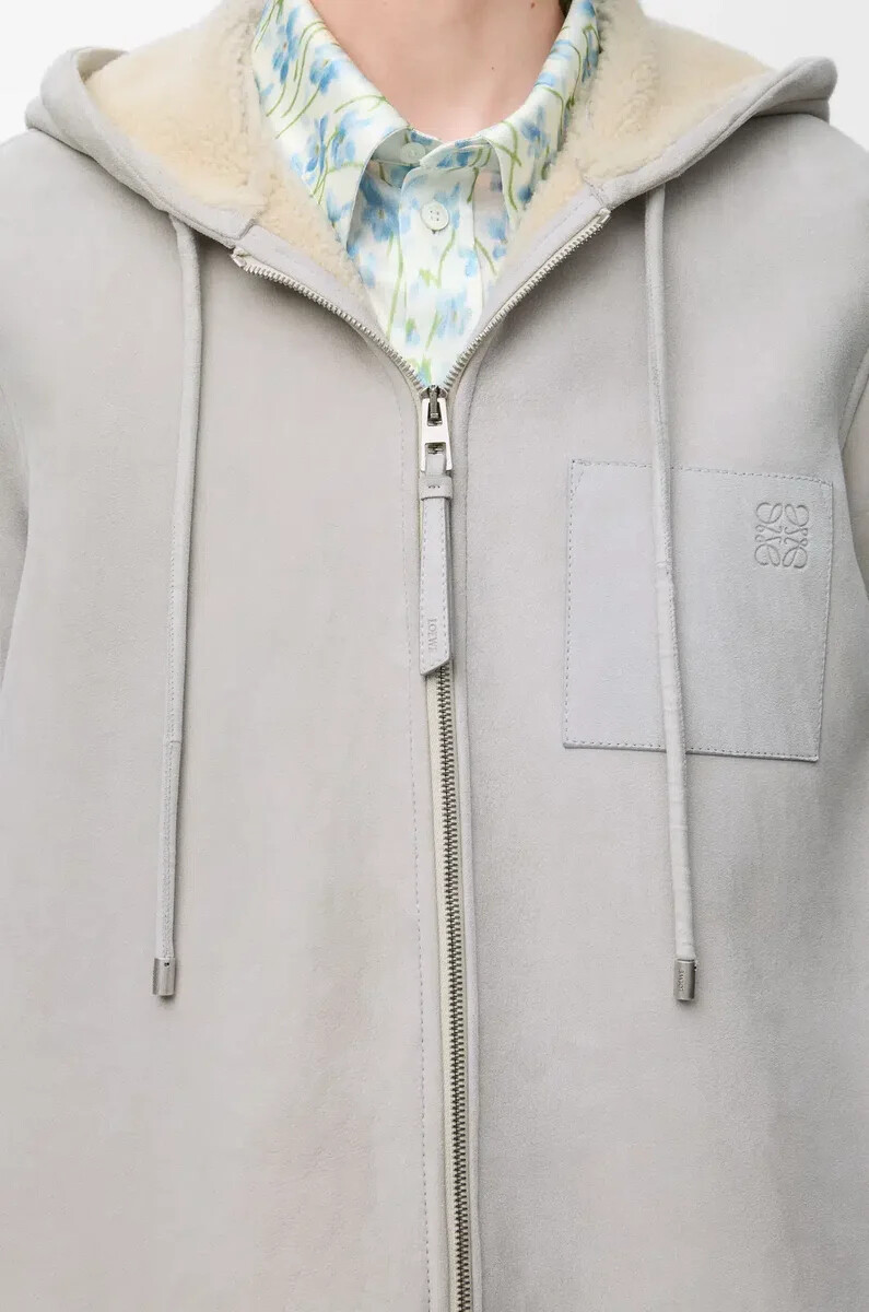 veste à capuche en peau lainée gris clair chiné