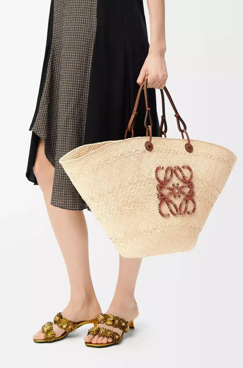 grand sac panier anagram en cuir de veau et palmier iraca naturelbeige