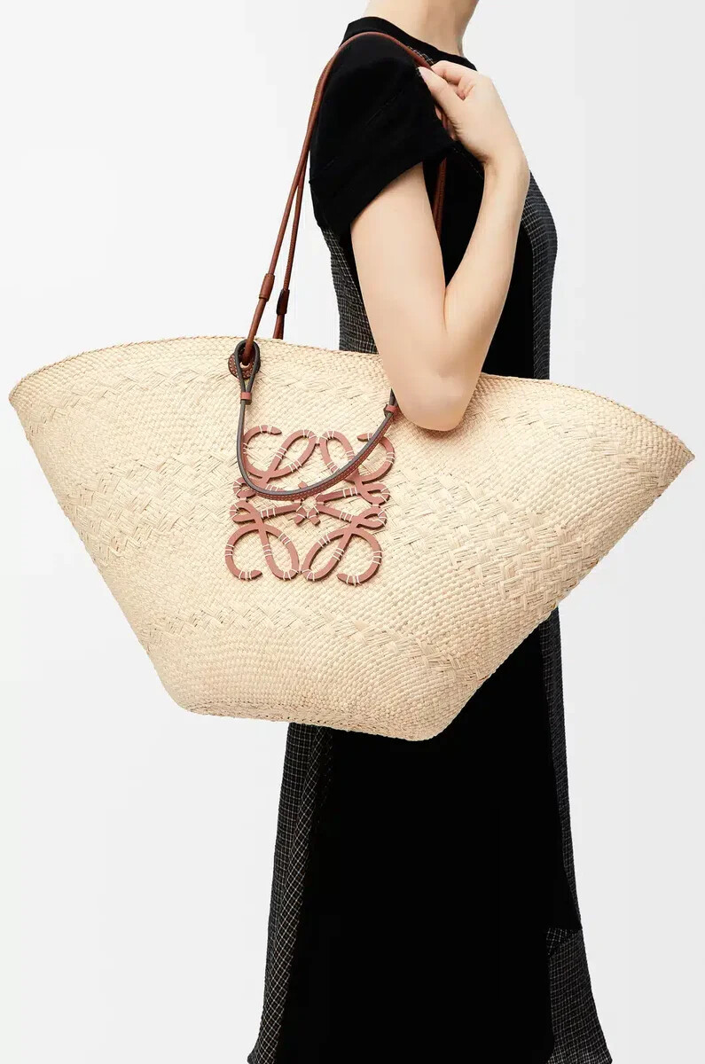 grand sac panier anagram en cuir de veau et palmier iraca naturelbeige