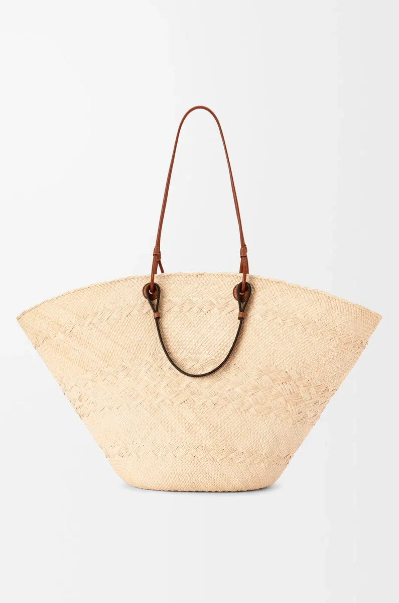 grand sac panier anagram en cuir de veau et palmier iraca naturelbeige