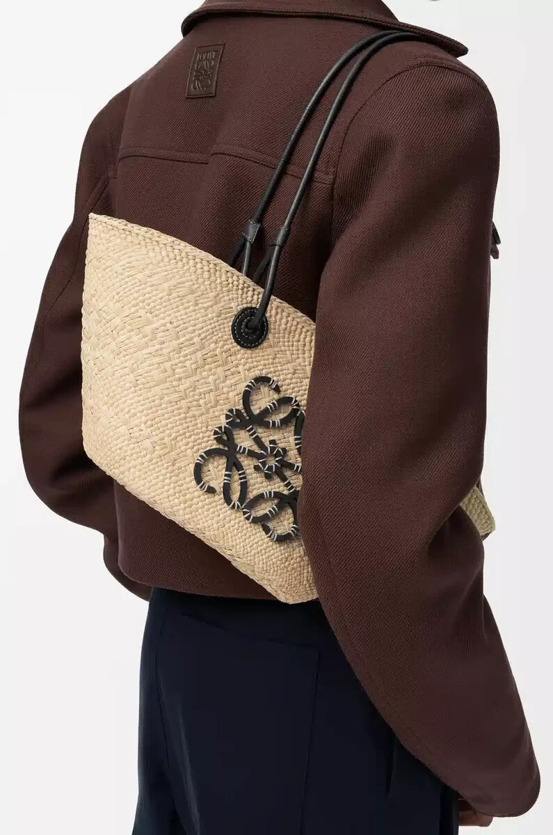 petit sac panier anagram en cuir de veau et palmier iraca naturelnoir