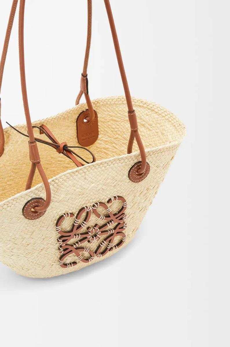 petit sac panier anagram en cuir de veau et palmier iraca naturelbeige