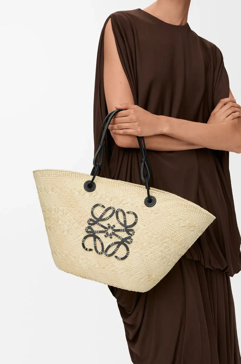 sac panier anagram moyen en cuir de veau et palmier iraca naturelnoir