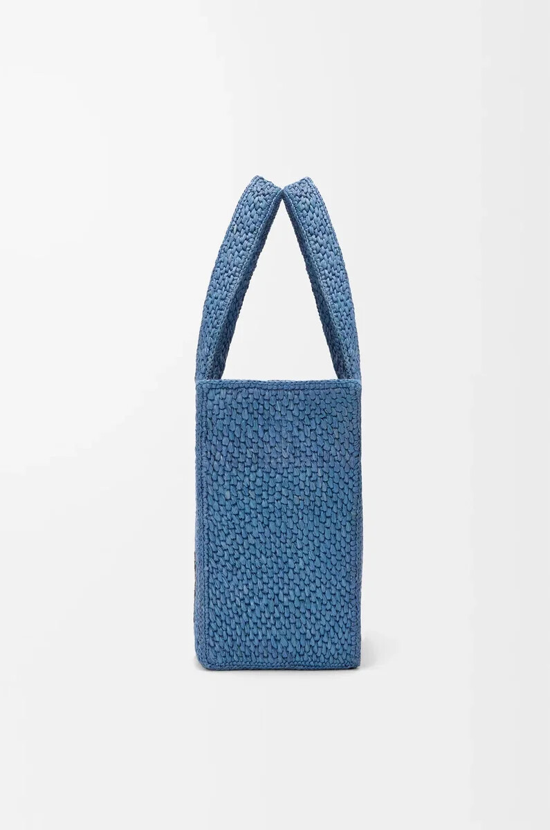 sac cabas loewe font moyen en raphia bleu clair