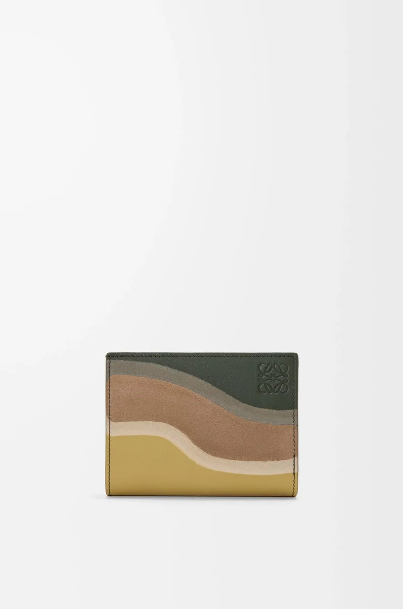 portefeuille compact format paysage en cuir de veau nappa vert bouteilleocre