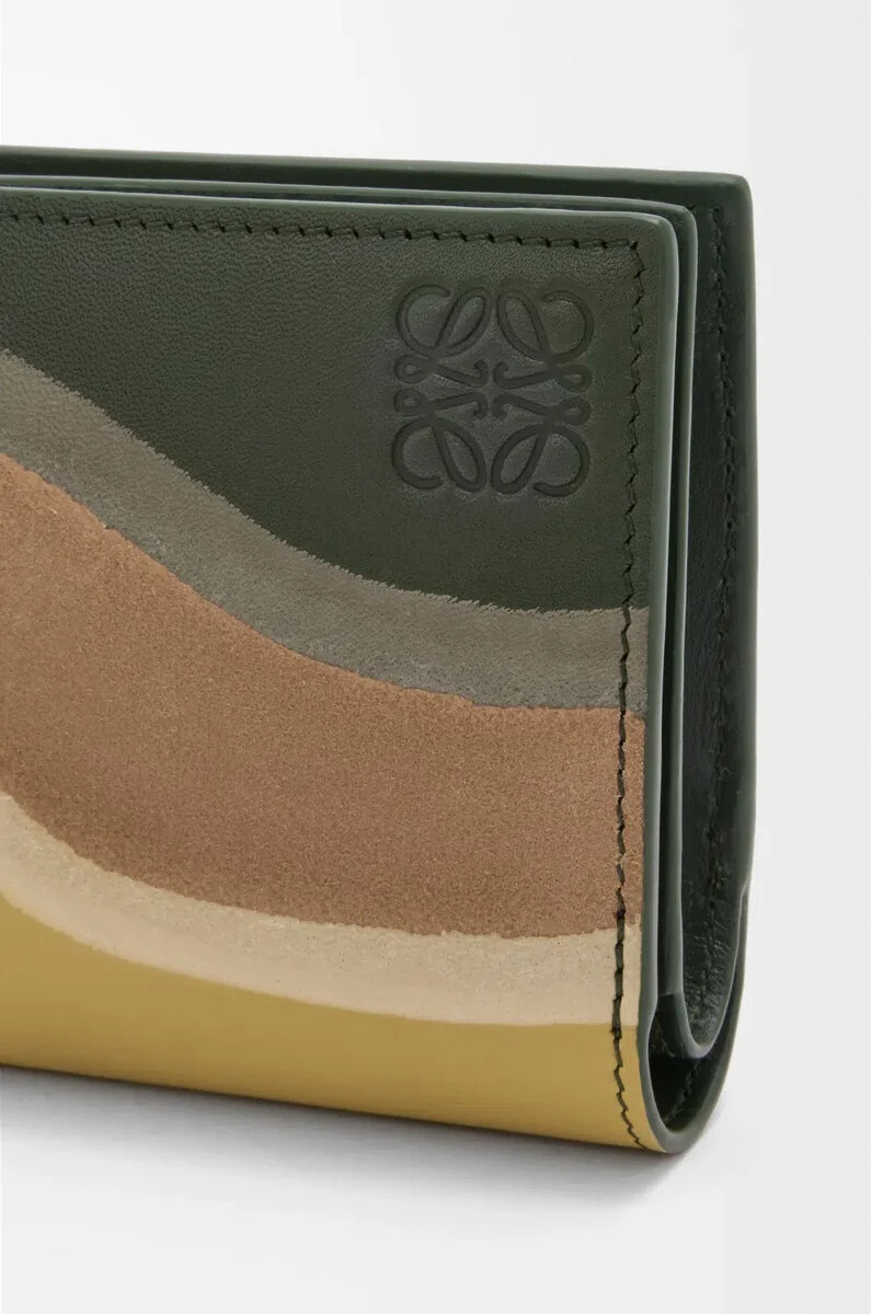 portefeuille compact format paysage en cuir de veau nappa vert bouteilleocre