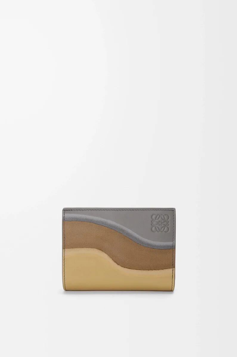 portefeuille compact format paysage en cuir de veau nappa gris scintillantbeurre