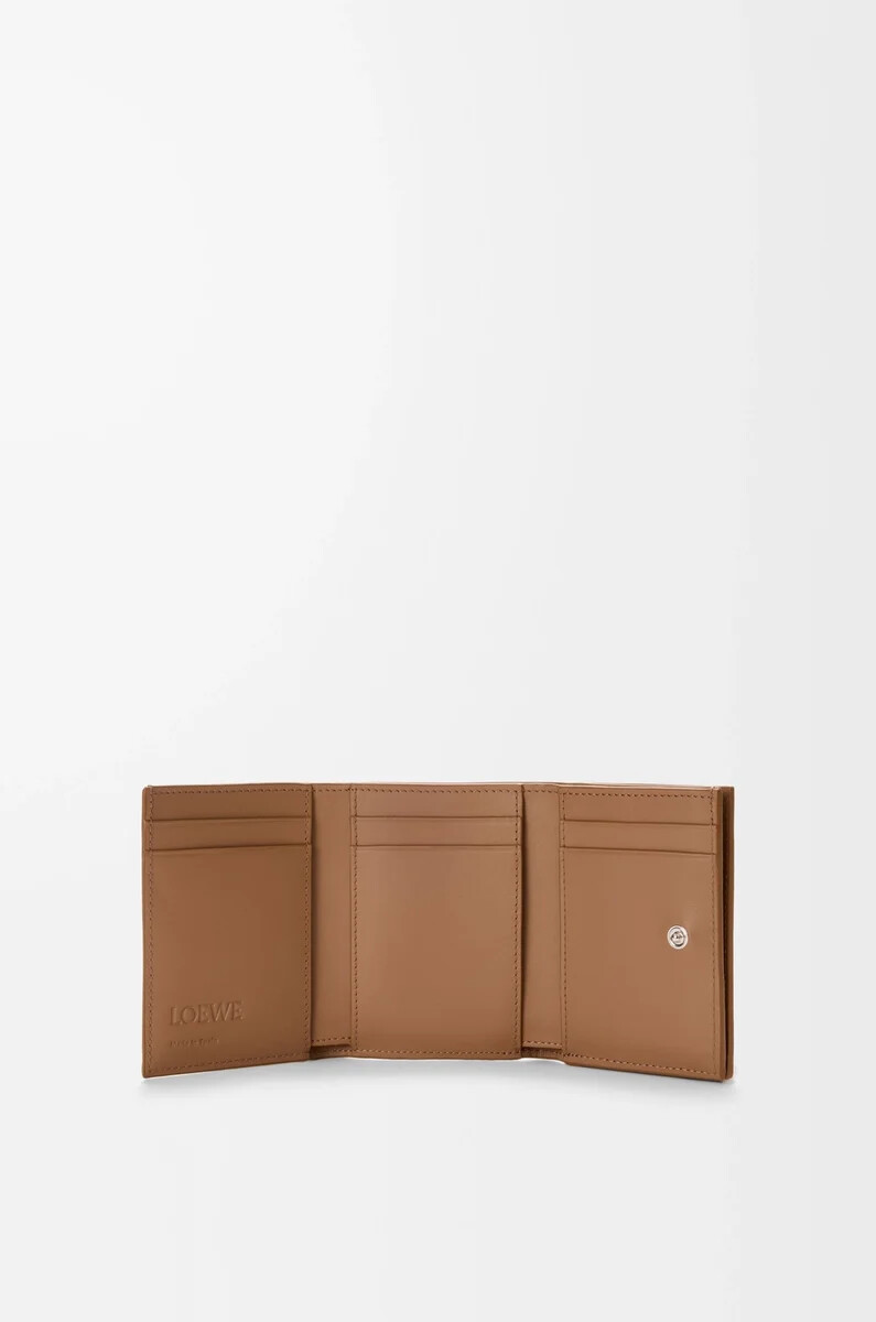portefeuille trois volets cats en cuir de veau classique couleur moka