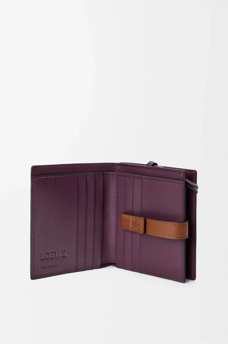 portefeuille compact zippé en cuir de veau grainé souple couleur mauve saleécureuil