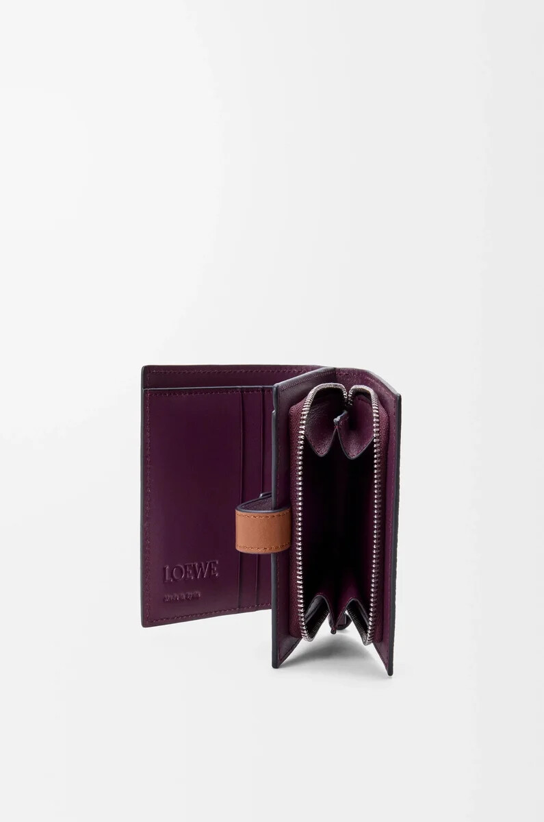 portefeuille compact zippé en cuir de veau grainé souple couleur mauve saleécureuil