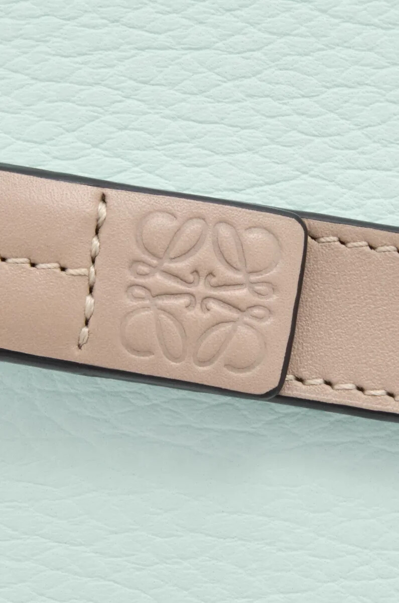 portefeuille zippé compact en cuir de veau grainé souple frozenclay