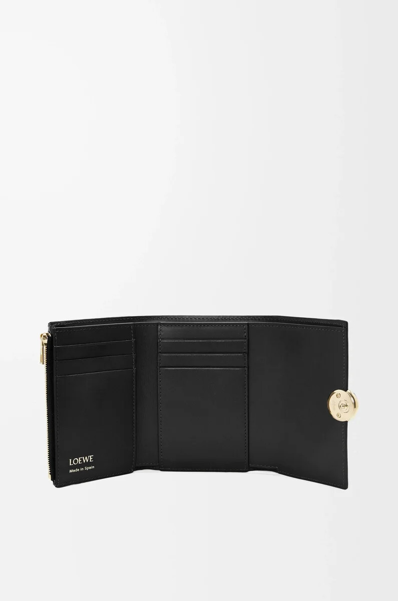 petit portefeuille vertical pebble en cuir de veau nappa brillant noir